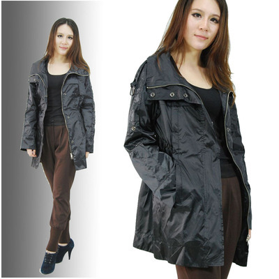 【【廠家批發(fā) 品質(zhì)上乘】小額服裝批發(fā)黑色光澤好長風(fēng)衣ZB006-2】價格,廠家,圖片,女式風(fēng)衣、大衣,季玉榮(個體經(jīng)營)-